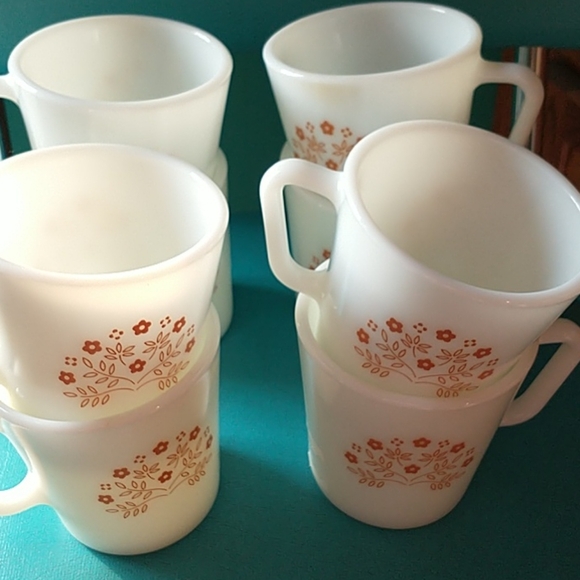 Pyrex mugs 8 total - Picture 1 of 3